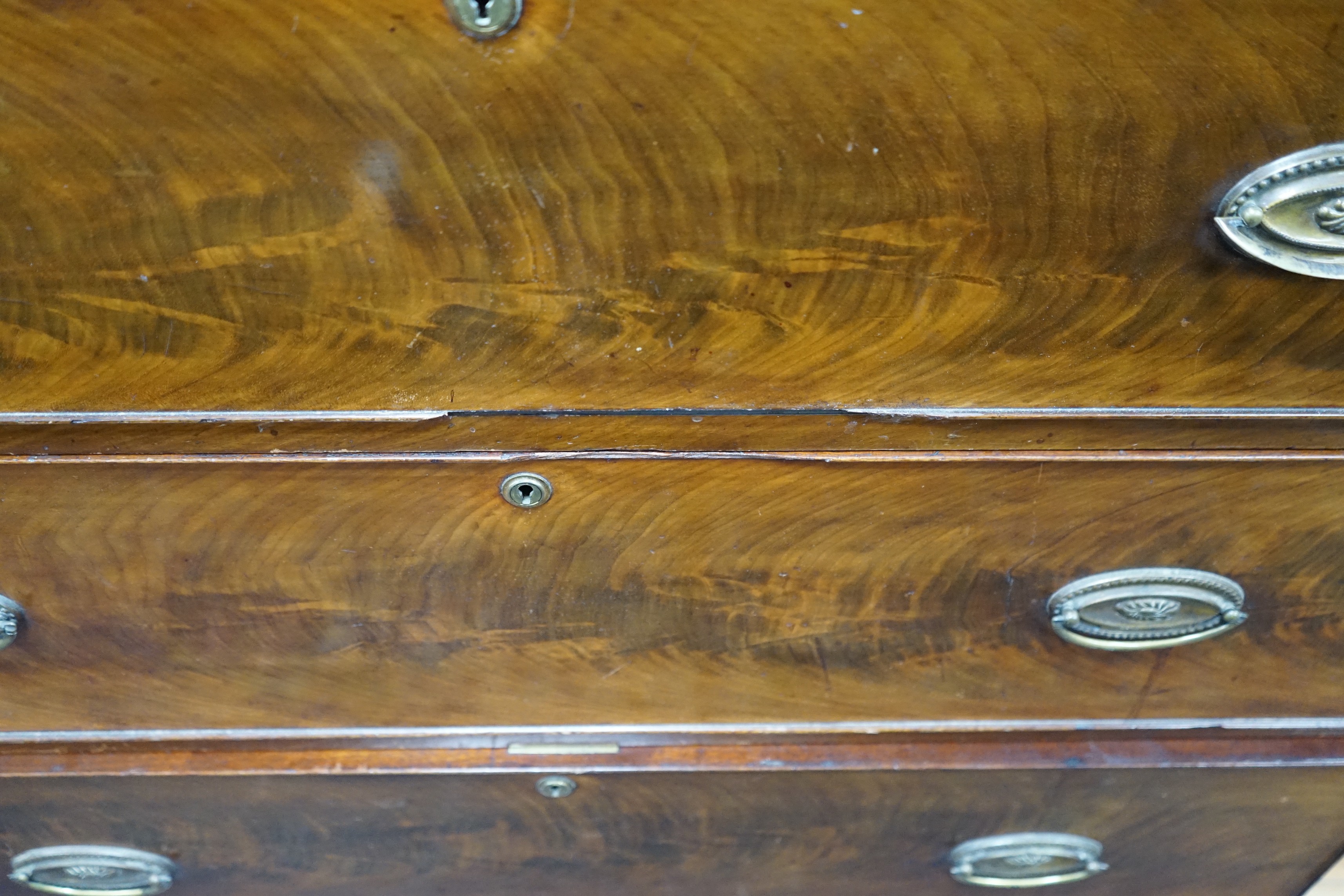 A George IV mahogany linen press, width 126cm, depth 62cm, height 213cm